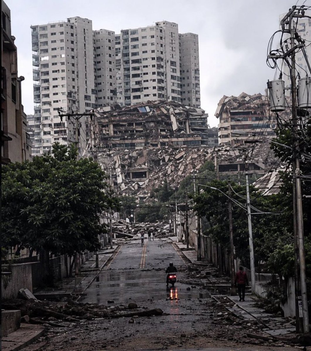 nicaraguainvest's tweet photo. #LaFoto 📷 Dos potentes terremotos de 7,1 y 7,5 han dejado enormes daños y edificios caídos en varias zonas de Venezuela.
🔗 Información en desarrollo https://t.co/DCVz6ulFNk https://t.co/uQQjM7Doju