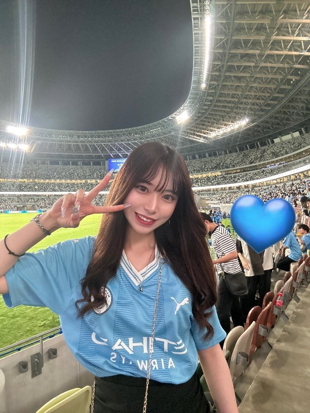 shueisha_online's tweet photo. 【急上昇ランキング1位】
「パパ活？」「サッカー興味ないだろ」W杯現地観戦の女性インフルエンサーへの誹謗中傷に本人が反論「４年前からお金をためて夢を叶えた」
https://t.co/CEH8AdgyUE

日本中がサッカー熱で沸く中で、SNSでは現地観戦に訪れた女性サポーターたちの投稿が話題となった。 https://t.co/HJWBBurj5M