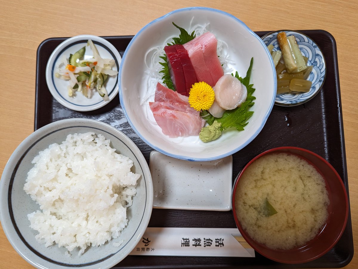 lua_branca's tweet photo. 「今日はどこでランチしよう」

大船はラーメンからビストロ、ほっとする定食まで本当に豊富。
通いながら見つけたお気に入りを、10軒まとめました🍃

【大船ランチ10選】地元で暮らして見つけた、お気に入りの店。
https://t.co/ap8tGlXs4N
#大船ランチ #大船グルメ #鎌倉 https://t.co/entP82NE3z