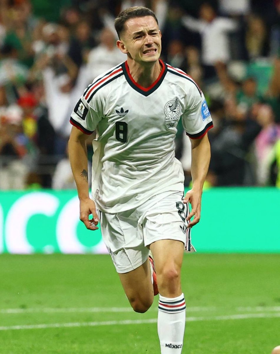 tudimebeto's tweet photo. Álvaro Fidalgo al borde de las lágrimas después de anotar su primer gol con México y hacerlo en el Mundial🥹❤️🇲🇽 https://t.co/A9yqzFUsCS