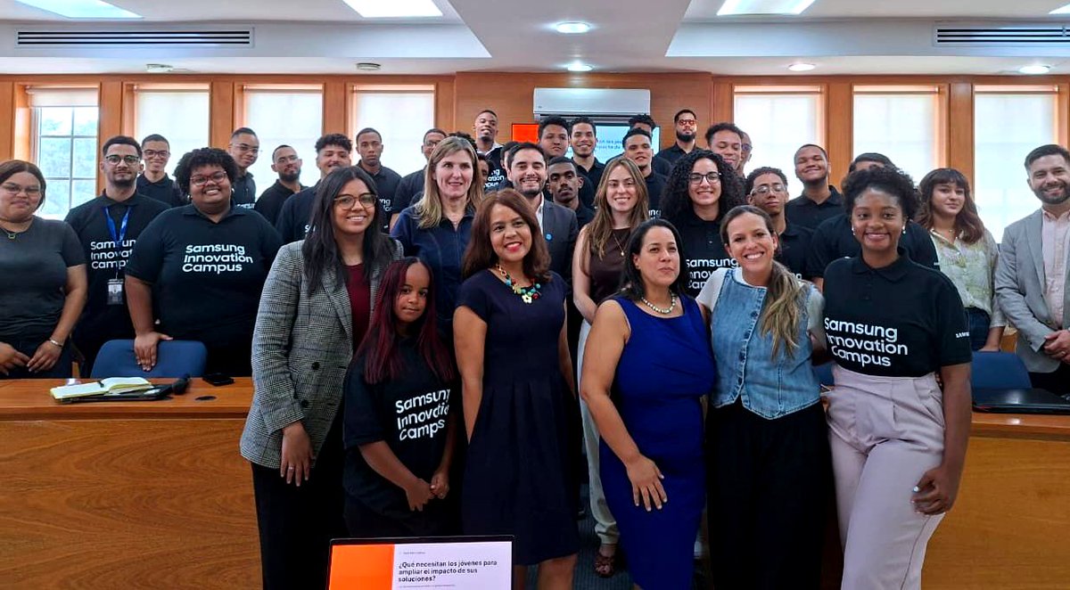 UNESCOmvdo's tweet photo. 🌎💡 En la previa de la Cumbre de Altas Autoridades por la Ética de la Inteligencia Artificial en América Latina y el Caribe, jóvenes de República Dominicana compartieron ideas, experiencias y soluciones innovadoras basadas en un uso ético de IA durante el encuentro “Jóvenes impulsando soluciones para el desarrollo sostenible”, realizado en Santo Domingo en el marco de la alianza UNESCO–Samsung- STRATEGO, en base al trabajo previo de Samsung Innovation Campus.

✅A través de iniciativas vinculadas a la acción climática, la educación digital, la participación ciudadana, el desarrollo local y la tecnología para el bien común, las y los participantes demostraron el enorme potencial de las juventudes para liderar transformaciones positivas en sus comunidades.

El intercambio entre pares permitió identificar desafíos comunes, construir propuestas de acción y comenzar el proceso de formación de una Red de Jóvenes por la Ética de la Inteligencia Artificial en América Latina y el Caribe. Esto recién comienza.