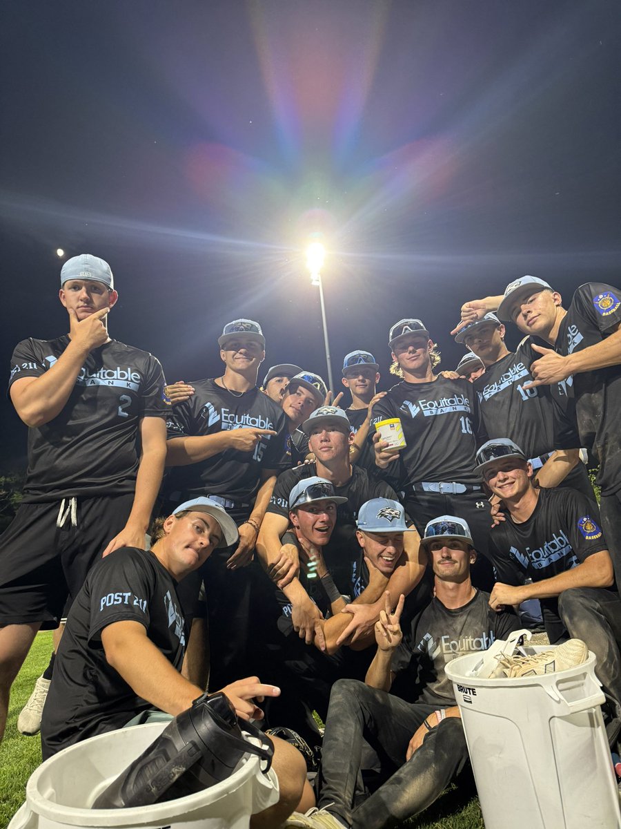 EquitableP211's tweet photo. The @BankEquitable Wolves beat Gross 3-1

26 @asmus_ethan 6IP 3H 4K
26 @garrettring6 IP S 0H 2K
26 @JakeJanssen4 3-4 RBI
27 @criesselman11 1-1 RBI
27 @amcmurtry10 2-4
27 @CarsonDriever 2-4
27 @Keegan_Driever 1-2 RBI
27 @FickbohmFlynn H
27 @colin_acker13 H
27 @Max_Y04 H

#ENGLUE https://t.co/GSNocpd90I