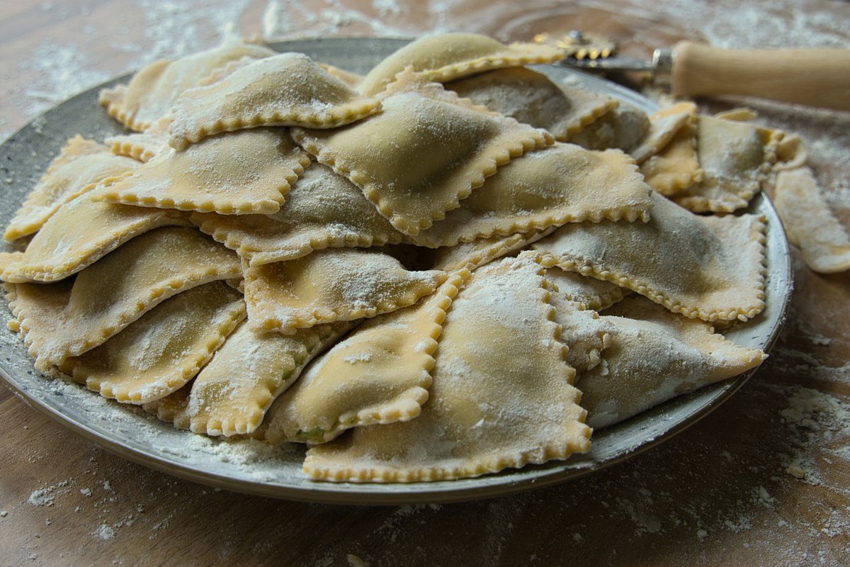 Eda0905E's tweet photo. Nothing beats a warm bowl of homemade pasta on a lazy afternoon. The aroma of fresh basil and garlic fills the kitchen - pure comfort. https://t.co/cPr0ICIppV