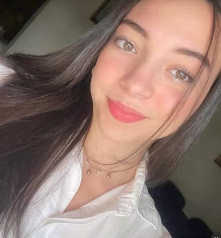 0wxld's tweet photo. Tengo una amiga en Catia la mar, en la Guaira y no sé nada de ella, si alguien sabe porfavor notificar, su nombre es Vicky Urdaneta. https://t.co/qCWuNyu39p