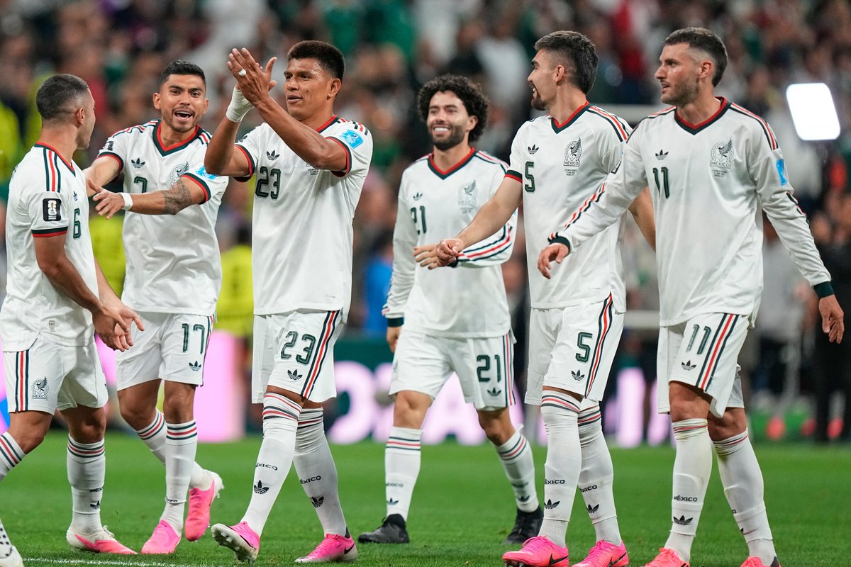 wfaa's tweet photo. 💚MEXICO WINS ❤️ | Mateo Chávez and Julián Quiñones scored goals in six minutes early in the second half, and Mexico beat the Czech Republic 3-0 on Wednesday night. 📸= AP

READ MORE: https://t.co/cnf9eOf0lD https://t.co/nukPaM9iGt