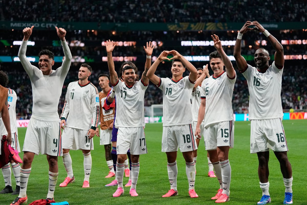 wfaa's tweet photo. 💚MEXICO WINS ❤️ | Mateo Chávez and Julián Quiñones scored goals in six minutes early in the second half, and Mexico beat the Czech Republic 3-0 on Wednesday night. 📸= AP

READ MORE: https://t.co/cnf9eOf0lD https://t.co/nukPaM9iGt