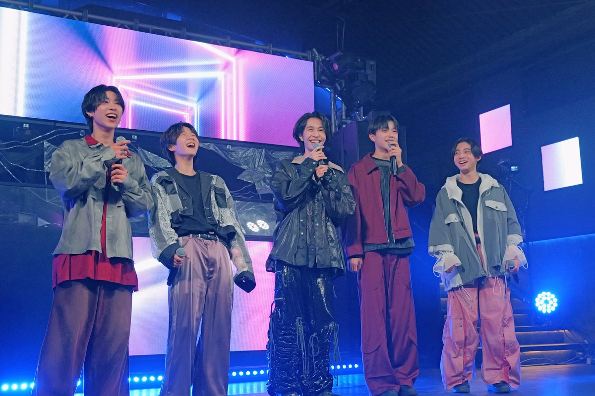 tryangle_bmsg's tweet photo. the TRYANGLE still⟁

最終パフォーマンス後に
｢INIMI（イニミ）｣のおふたりの
話を聞く #BMSGTRAINEE をお届け📷

#トレトラ Ep.6はTVerで無料配信中▼
https://t.co/5dpRvIheth

曲に込めた彼らの想いに注目しながら
ぜひ何度でもご覧ください！

@_loar_ @S_____SAS @bmsg_trainee https://t.co/zeZPSAPn50