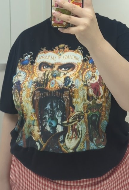 MiyunayChannel's tweet photo. 今日マイケルTシャツなんだﾁｪﾛ会社の人誰も突っ込んでくれない🥹笑
本日マイケルの命日
夕方より映画マイケルの応援上映行きます🎥
鹿児島のマイケルファンの皆さんミッテ10でお会いしましょうポゥ！ https://t.co/TE0hyeTzuB