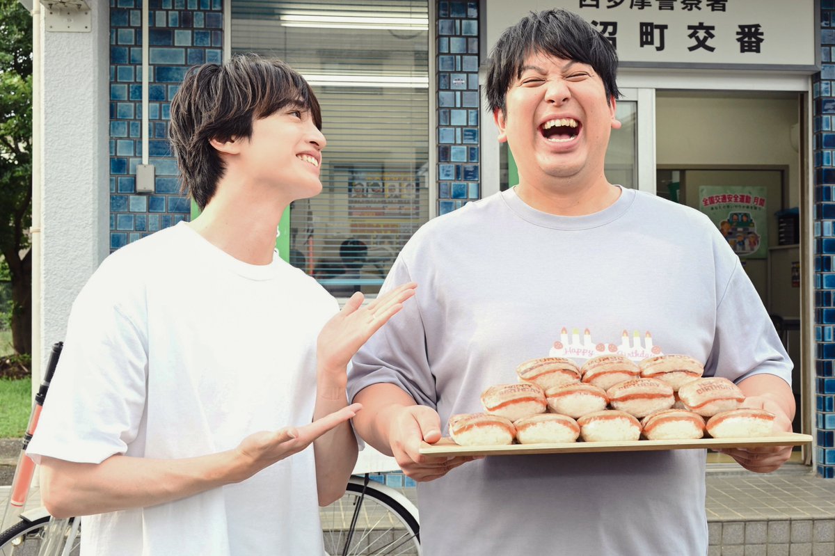 oricon's tweet photo. 玉森裕太主演ドラマ『マイ・フィクション』
撮影現場で“誕生日ラッシュ” 🎉
⠀
ジャンボたかおにはスパムおにぎりケーキ
森川葵にはサプライズが早々にバレる💦
国仲涼子はパトカー集まる山中で
https://t.co/GMgNAQPFPD
⠀
#マイフィクション https://t.co/Xn3KeERw6W