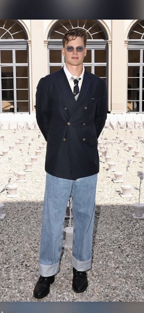 therealgiffy's tweet photo. Remember Waldo from “The Little Rascals”? This is him now. https://t.co/fvH1vBpu7e