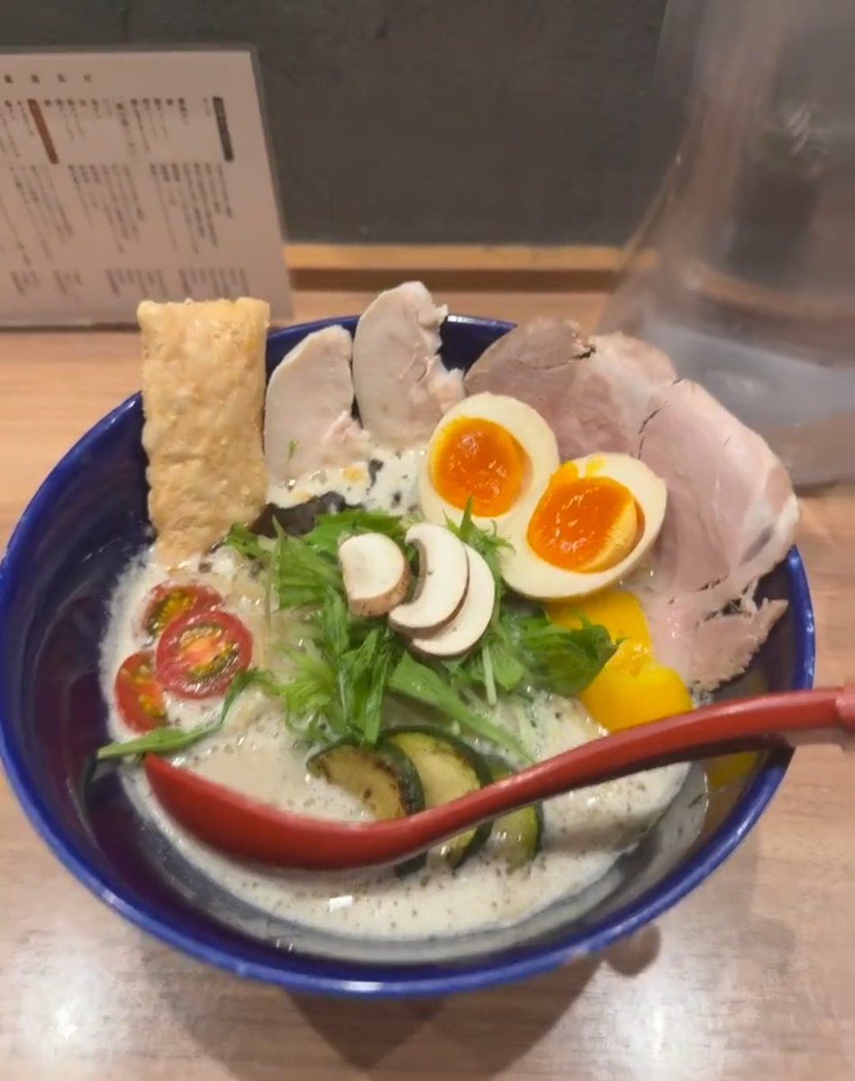 E18gsb's tweet photo. これから昼飯！
雨ですね☔
昨日と一昨日にたまごから💯のトゲピーとGOパスからルギアげっと🤣
あと色違いをゲットし進化させて図鑑登録完了！
ちょい寒いので昼飯は🍜

午後も頑張るぞい🙄
#ラーメン https://t.co/S99eDvty1U