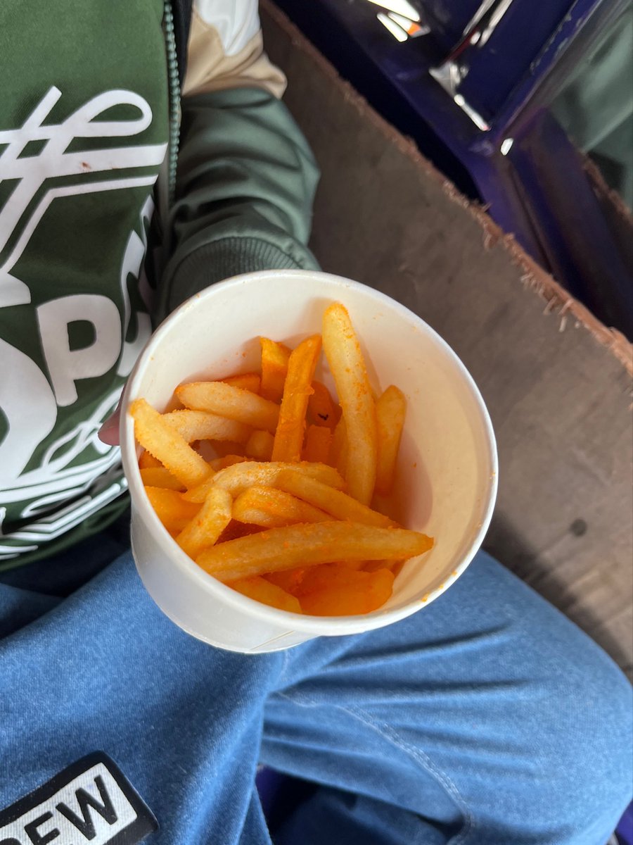 ceorshot's tweet photo. i missed eating fries from my hs ❤️ cold and soggy https://t.co/Rnxx2XKlTw
