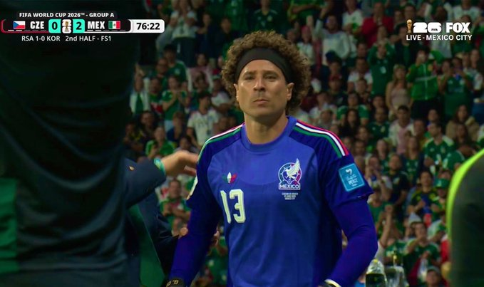 CentralDoBrega's tweet photo. Isso aqui foi MUITO FODA.

o México já estava classificado, vencendo, 76 minutos de jogo e o técnico do México colocou o goleiro OCHOA em campo para ele ter a oportunidade de jogar um jogo. 

Ochoa vai se aposentar após o término da Copa do Mundo.

👏🇲🇽 https://t.co/5xJa8Uj1xw