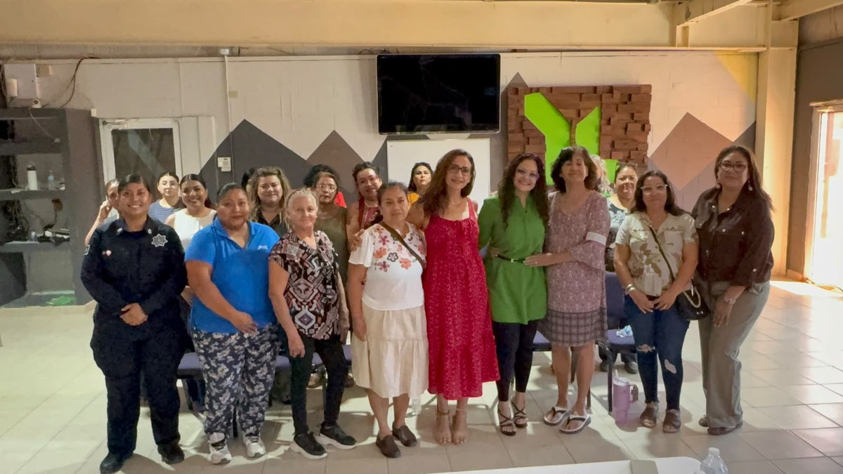 ritaburgos10's tweet photo. Centro Estatal de Prevención del Delito en coordinación con el municipio de #PuertoPeñasco, tomó protesta a las #MujeresConstructorasDePaz, 
Seguimos impulsando los programas preventivos que promueve el gobernador @AlfonsoDurazo para construir comunidades más seguras y en paz. https://t.co/cqJiseHwkc