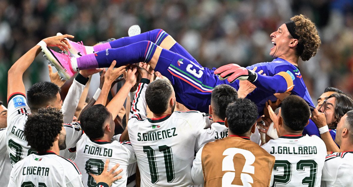 City_Dren's tweet photo. 🚨 Memo Ochoa:

🗣️ This is the greatest moment of my life - making my sixth appearance at the World Cup for Mexico.

When the coach asked me to warm up, the whole stadium erupted. The energy was unbelievable, coming even from the opponents. I have never experienced anything like that before. I’ve only seen big players like Messi, Ronaldo, and Neymar receive that kind of reception.

But tonight? I think the fans counted me as one of their legends.