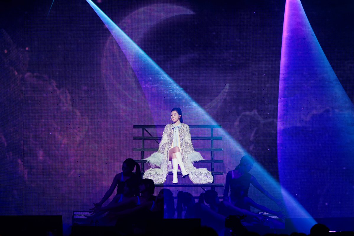 showoffice2023's tweet photo. 2026 IRENE ASIA TOUR [ I-WILL ] in TAIPEI

IRENE首次的SOLO演唱會
台北站非常榮幸成為海外巡演的第一站！
各位樂比的應援聲真的大大給力
因為大家滿滿的愛與支持，
也讓IRENE一次又一次露出幸福又滿意的笑容(˘︶˘).｡.:*♡

月亮之所以閃耀，是因為我們始終陪伴在彼此身邊
愛之所以動人，是因為無論相隔多遠，
我們總會循著月光找到彼此並且再次相遇。
謝謝IRENE來到台北，
也謝謝每一位樂比與我們一起完成這場美麗的約定。

期待下一次，在同一片月光下，再次相見🌙

🔗活動照片連結https://t.co/kTLxm4XJmZ

#IRENE
#RedVelvet
#IRENE_IWILL #IRENE_ASIA_TOUR
#IRENE_IWILL_in_TAIPEI
#SHOWOFFICE