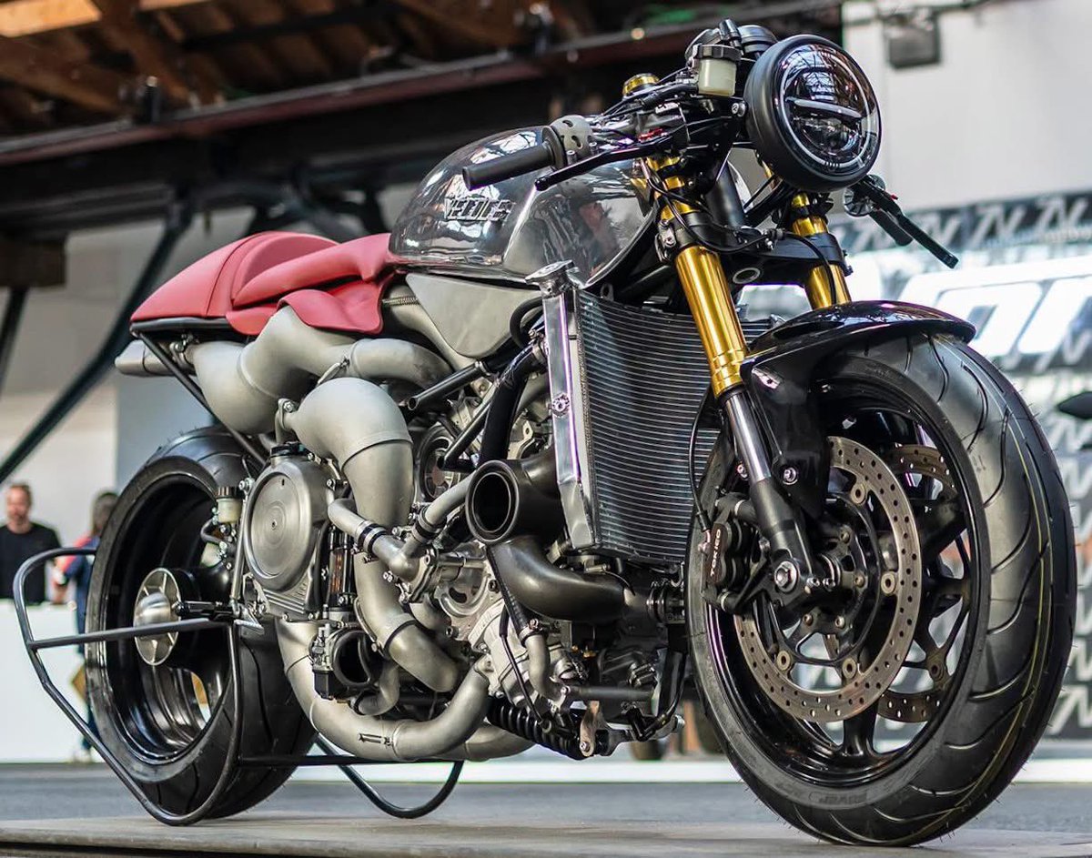 dadakomach's tweet photo. 12,000rpm
280ps
1000cc V8
2ストローク

by Veloce motorcycle https://t.co/jT164ARh39