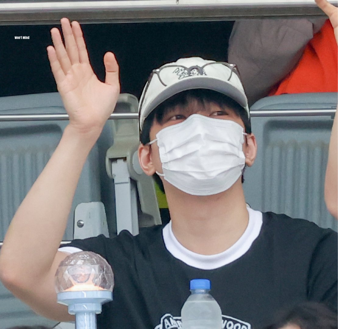 WontMind_mw's tweet photo. 260621 CARAT LAND
#SEVENTEEN #세븐틴 #원우 #WONWOO #全圓佑 #ウォヌ 

😭💞💞💞💞 https://t.co/pwlgVXGRHt