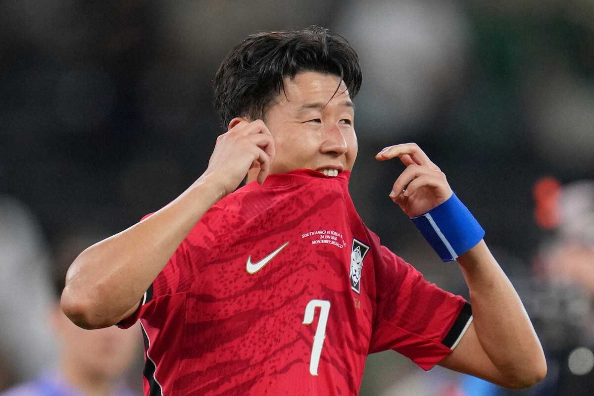 livedoornews's tweet photo. 【北中米W杯】韓国、1次リーグ3位転落 最終戦で南アフリカに敗北
https://t.co/KFmJwHwZnN

1次リーグC組最終第3戦で、韓国が南アフリカと対戦。後半18分に失点してまさかの敗戦。この結果によって、1次リーグ3位に転落して2大会連続の決勝トーナメント進出は結果待ちとなった。 https://t.co/pR5nMaFbs0