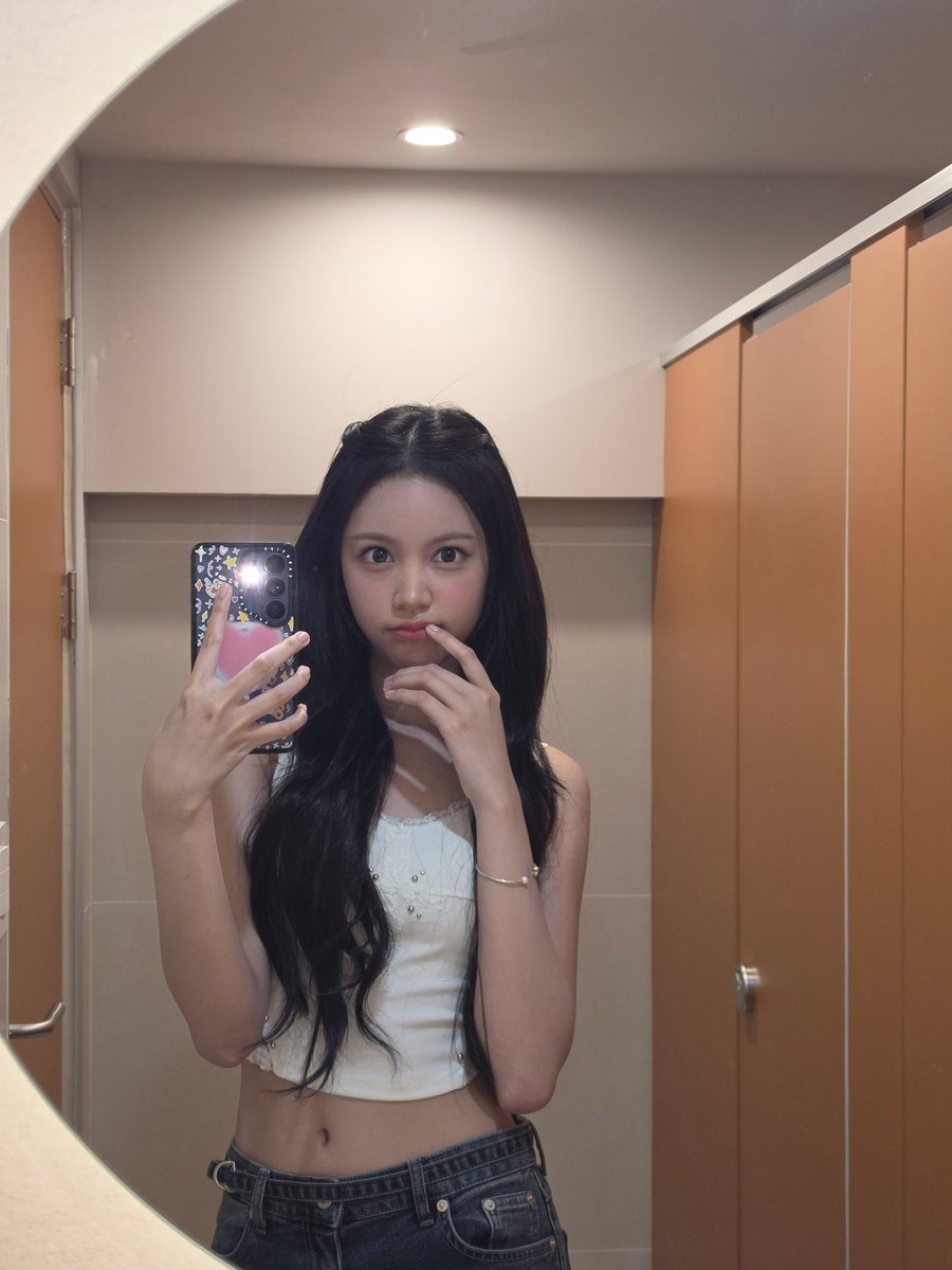 carmenopi's tweet photo. orang cantik pake nya hape android😋 https://t.co/nwLBkJZIn0