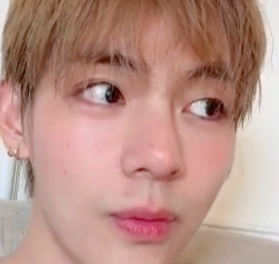 tinytetaez's tweet photo. เดอะแป๋วมาก ㅠㅠ ตาแป๋ว จมูกรั้น ๆ น่ารักจนใจย้องอุ๋งอิ๋งเลย 😭😭😭😭😭🤏🏻🤏🏻 https://t.co/DiFoZ62z9Y