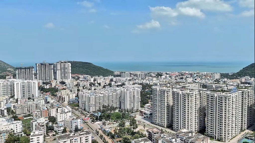 AndhraNexus's tweet photo. Tirupati and Visakhapatnam are likely to be selected under the Centre's Challenge Based Destination Development program.

₹1,000 crore investment (₹500 crore each) over 5 years to develop world-class integrated tourism destinations across 50–100 acres in each city.
#AndhraPradesh