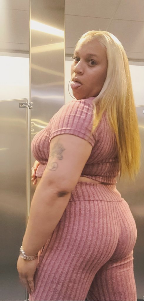 MrsBADass93's tweet photo. Kiss my ass HEAUX 🤗🤪 https://t.co/YoGyN7r6Fp