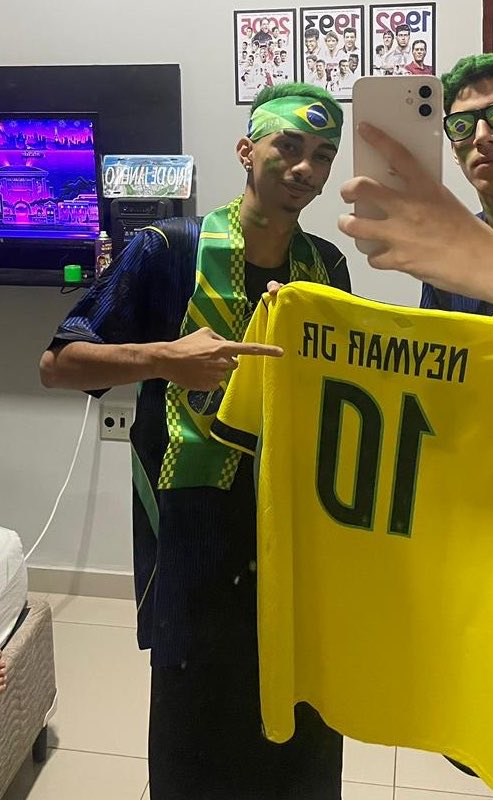 Gust4vimmm's tweet photo. finalmente, Vini sendo protagonista da seleção. Hoje, é o brasil do Vinicius. Depois de 13 anos, temos um novo protagonista na seleção, e ele tá mostrando que veio pra marcar seu nome! https://t.co/lMxon8cOqs
