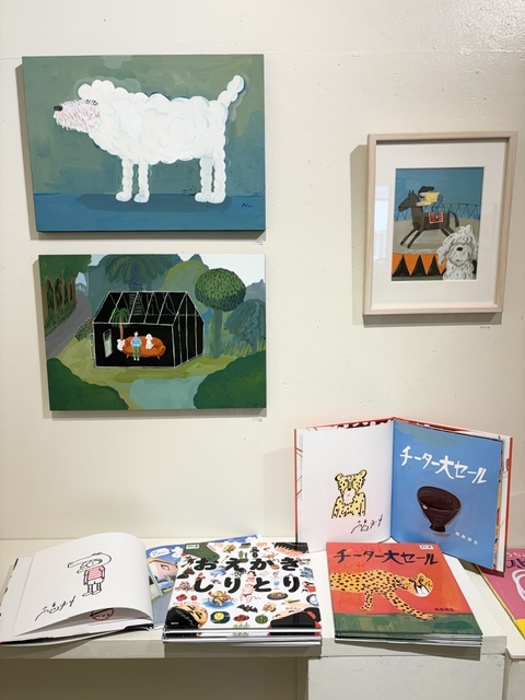 galleryvie's tweet photo. 高畠那生さんの絵本原画展『ちょうちょむすびのムスビーナさん』残すところあと４日です。２８日（日）まで！

原画以外に絵本のラフやダミー本も手に取ってみていただけます！絵本がどうやって完成したのか、ぜひ見にいらしてください。
サイン本もあと数冊ありますよ！

＃高畠那生　#ギャラリーvie https://t.co/DGHzrxh2BN