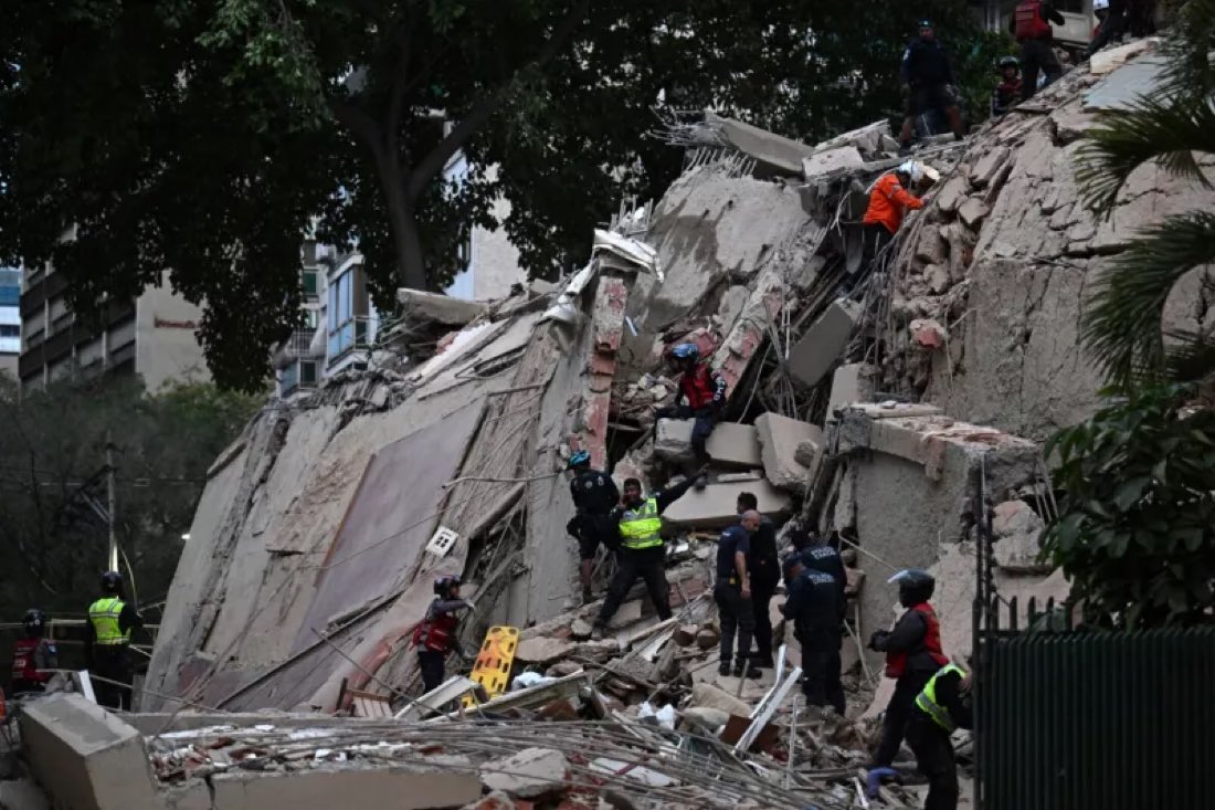 chefjoseandres's tweet photo. We will immediately contribute 1 million dollars from the @LTFund to help Venezuela earthquake mayhem,  supporting @WCKitchen who is already mobilizing! #ChefsForVenezuela  Let’s hope is not as bad as it looks….🙏🙏 https://t.co/PdxU58O7xF