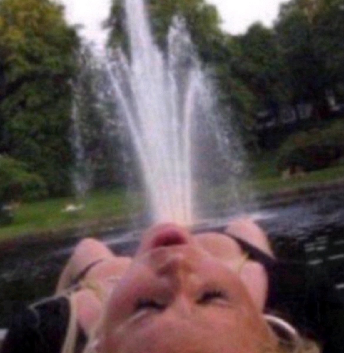 MsDeluxe808's tweet photo. @Earth2riahh i wanna sit on his face😩😩 https://t.co/R0uMPuWxCE
