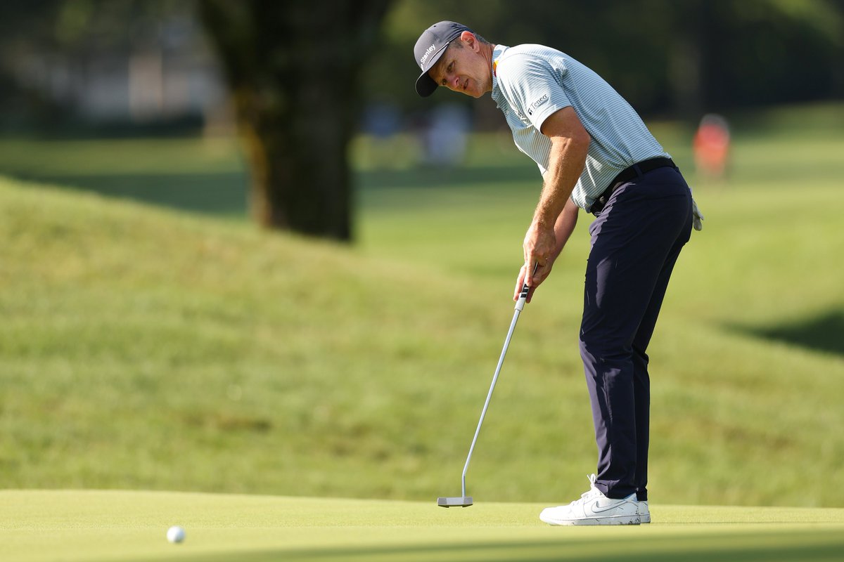 jonathanrwall's tweet photo. Might we see Justin Rose return to an Axis 1 this week? Was photographed today using SP (Stroke Profile) - Axiom. 

Head has tungsten in heel-toe of face, along with adjustable sole weights to dial-in overall weight, stroke flow. 

Rose helped co-design this model and actually used an early prototype last year.