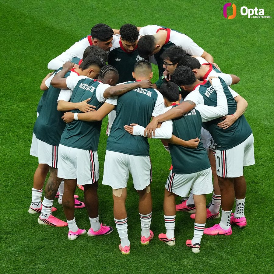 OptaJorge's tweet photo. 2° - Esta es la segunda ocasión en que México 🇲🇽  no recibió goles durante la fase de grupos de una edición de la Copa Mundial de la FIFA. La primera sucedió también siendo anfitriones, en 1970. Locales. https://t.co/EWo3VWtZRr