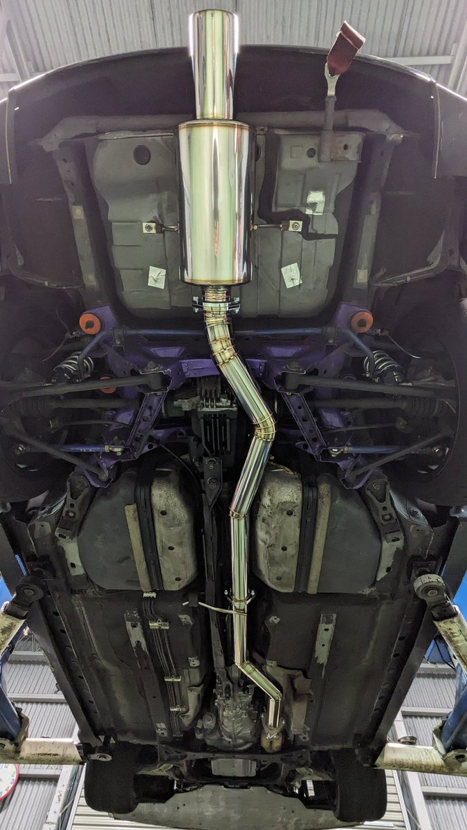 ki9s15's tweet photo. 鈴鹿に向けてしれっとワンオフマフラーとか作ってもらって、最高速ならみんなに負けてないドヤアピールしたかったけどもー

それ以前の問題多発で日の目を見ることなくひっそり煤にまみれて悲しいので、キレイな時の写真で供養😇 https://t.co/WByPw1f7Sa