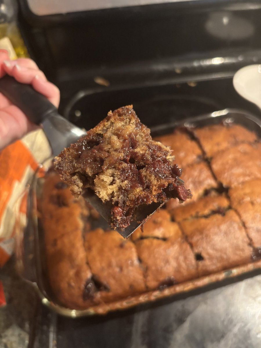 angelonscreen's tweet photo. Chocolate chip banana bread! I used a full bag of chocolate chips and it kinda overpowers the banana so I’ll have to fix that next time 😓 still very tasty 😋 no idea the cals and honestly I don’t wanna know for my own peace of mind https://t.co/4lP097c9Ee