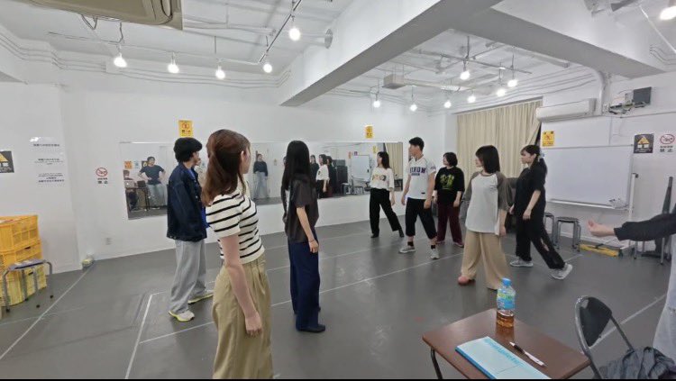 gekidan_lives's tweet photo. 📣本番まであと1週間📣

連日の稽古にも熱が入り、
『宣聖リーデイズ』はいよいよ本番へ向けてラストスパート🔥

終演後には、全キャスト参加のチェキ撮影もございます📸

ぜひ劇場で、この世界を体感してください！

🎫チケットはこちら
https://t.co/9bZ3qF6AFA

🌸お祝い札もまだまだ販売中！
皆様の応援がキャスト・スタッフの大きな励みになります。

㊗️お祝い札はこちら
https://t.co/IGDFvjGMcj

#宣聖リーデイズ
#LIVES