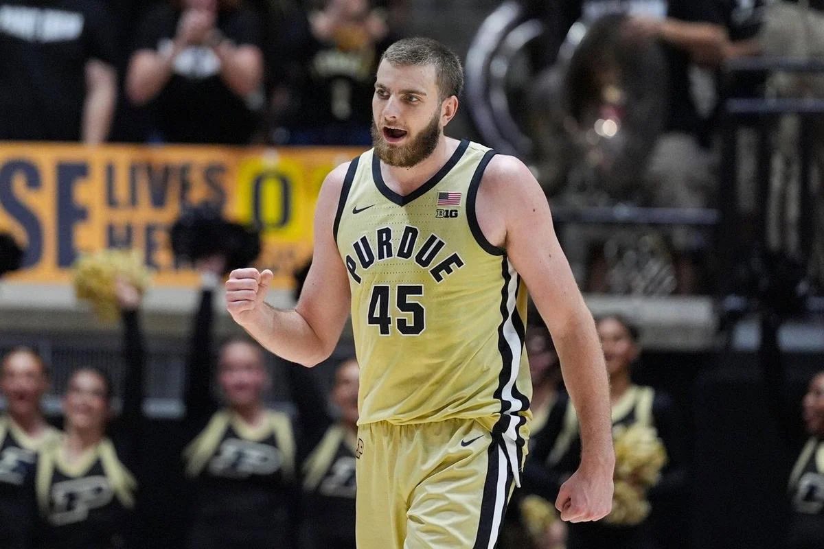 SleeperRockets's tweet photo. Purdue’s Oscar Cluff will play for the Rockets in Summer League, per ESPN’s @OlgunUluc 

The senior big man averaged 10.6 points and 7.5 rebounds per game with the Boilermakers this season https://t.co/Nvp6602Dt7