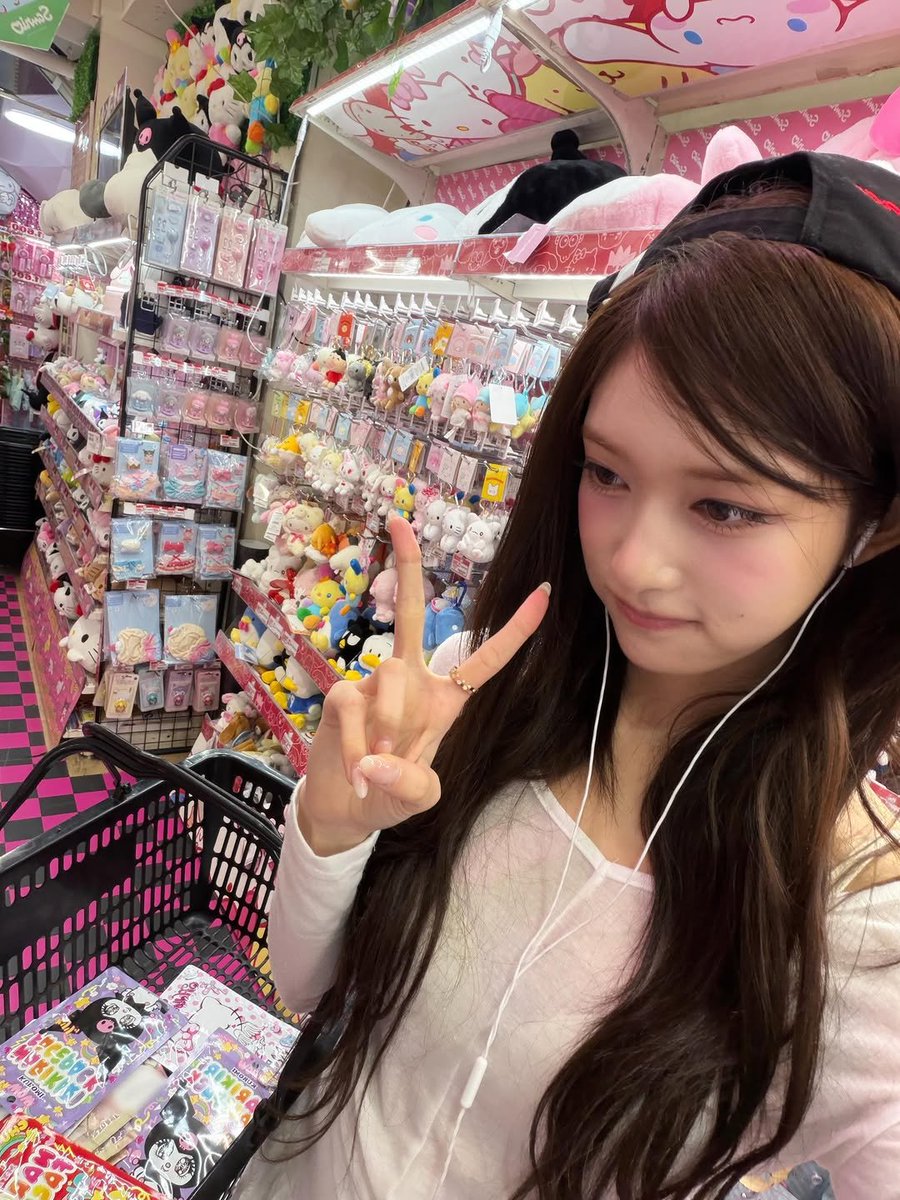 hynseolee's tweet photo. @PporSuppakarn iyaa beli banyak kulowmi https://t.co/eGpHoWef3W