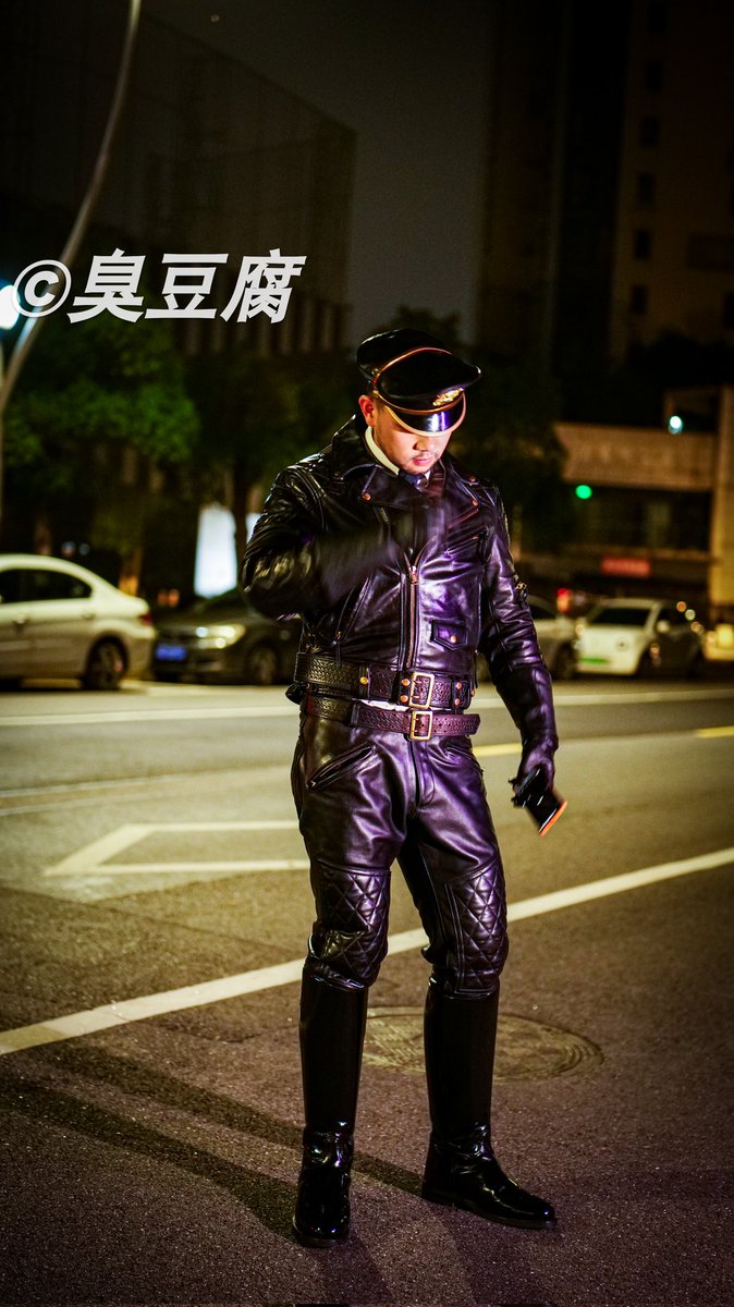 dumbsaltyfish's tweet photo. 新的德纳
#leather
#dehner 
我爱皮革 https://t.co/4thKMo7QLx