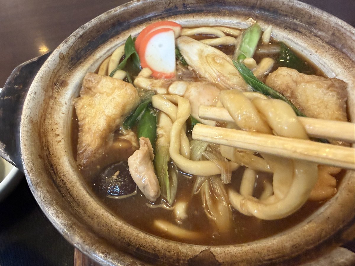 nagoya2020GO's tweet photo. 今日の昼飯はこちら

名古屋市中村区
稲乃家

地元人気うどん屋
ランチメニューはお得

雨なので味噌煮込みチャンス到来
ご飯と合わせると最高

鶏肉も玉子も入ってこの値段
有名チェーン店もビックリ

みそ煮込み定食　¥880
ご飯大盛り　¥60

名古屋名物食べに来てね https://t.co/48YmNJgK5E