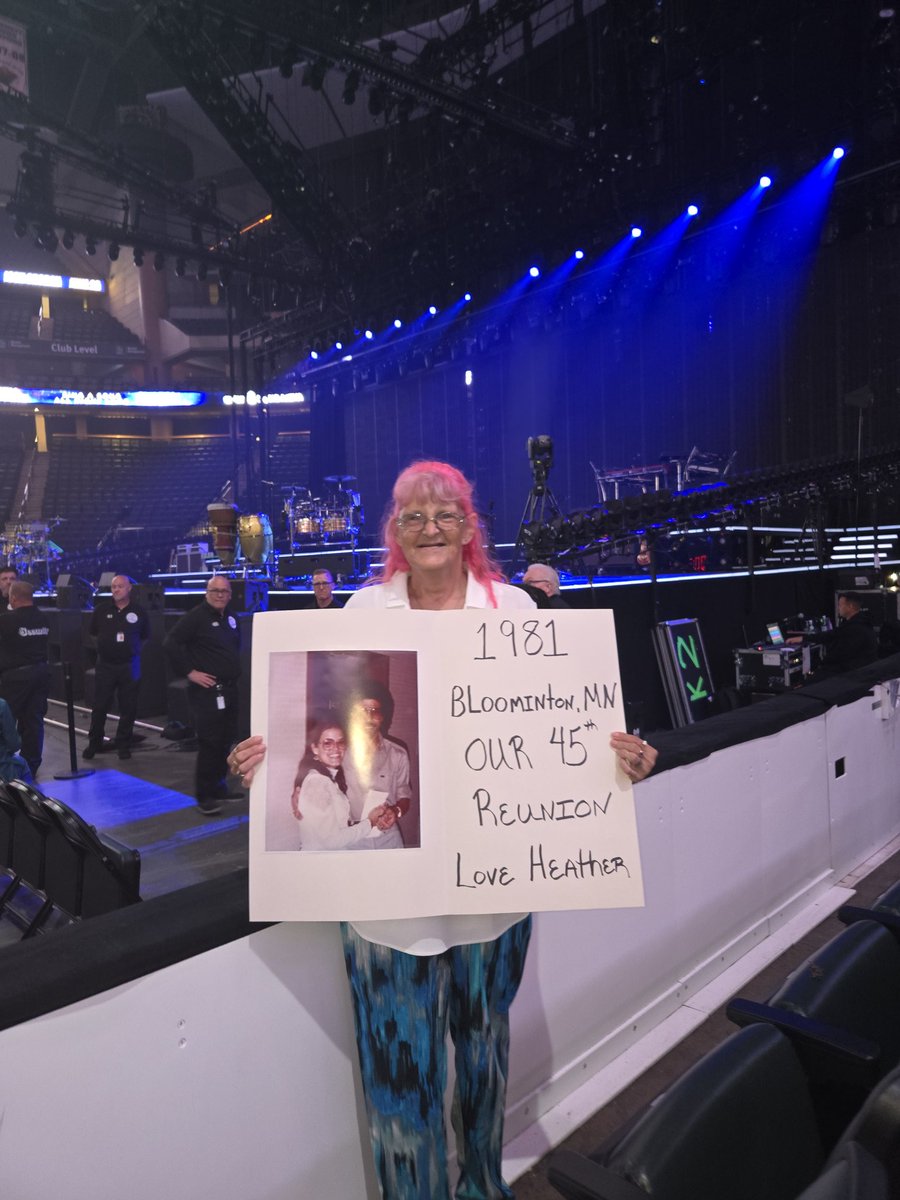 Hez_43's tweet photo. @LionelRichie Thank you for another memory. https://t.co/G2BHWiGVaj