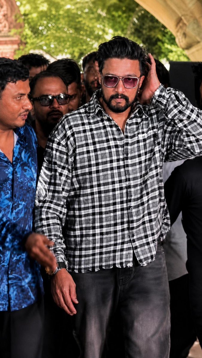 KicchaUniverse's tweet photo. 🔥 Swag Level: UNMATCHED 🔥

King walking like the whole world is his stage 👑✨  

Style, attitude, and that killer look – pure fire!  

Who else is obsessed with this vibe? 🔥  

Tag your friends who need to see this! 👇  

#StyleGoals #SwagKing #BeardGameStrong #DapperLook https://t.co/MBvgT2AZUI