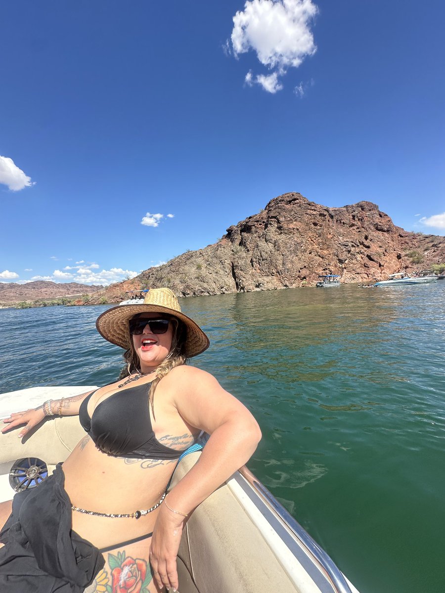 AlexaPhelece's tweet photo. The water taught me something…

Nobody was paying attention to my cellulite except me.

Now I just enjoy the view. 🌊

More beach content on OF. 😉

#BeachBody #OnlyFans #CurvyConfidence #BodyAcceptance #BikiniSeason #CurvyCreator #SelfLove #BeachLife https://t.co/aLwO9Te8d7