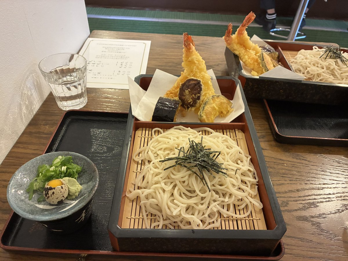 vrsano's tweet photo. 本日から #つむぎやAmenityに
第2.4木曜日と金曜日出店の #更科ほり さんです。揚げたての天ぷら🍤と手打ちのお蕎麦が美味しい。最後に蕎麦湯もいただきました。明日も出店されています！ぜひご賞味ください。 #泉佐野市 #vrs https://t.co/PhGj9hgAtg