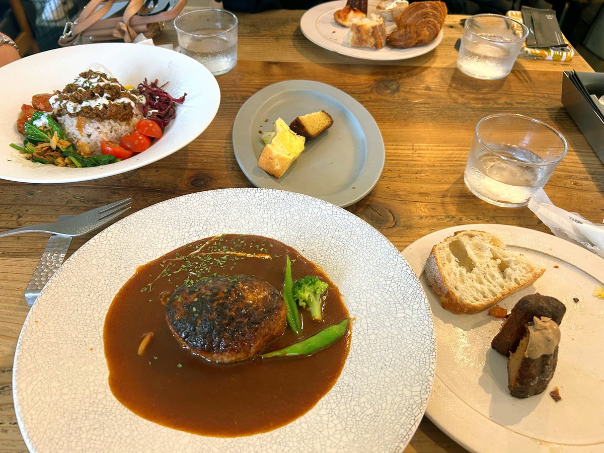a___minchan's tweet photo. 結局着替えた👗
食べ過ぎたー、苦しいーー https://t.co/HXYz3G2DWa