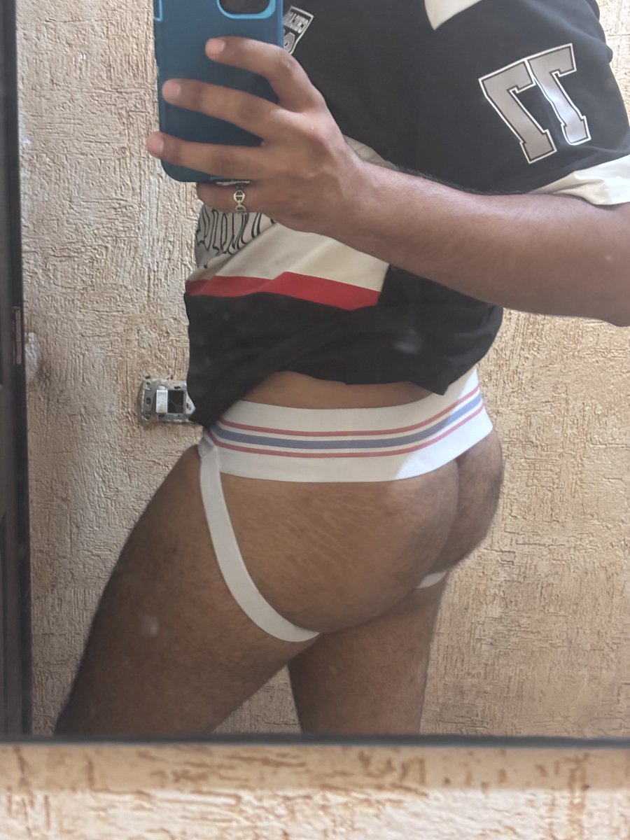 emex1111a's tweet photo. Help me pay my rent please 
#gaytwitter https://t.co/5jbGnAiyuz
