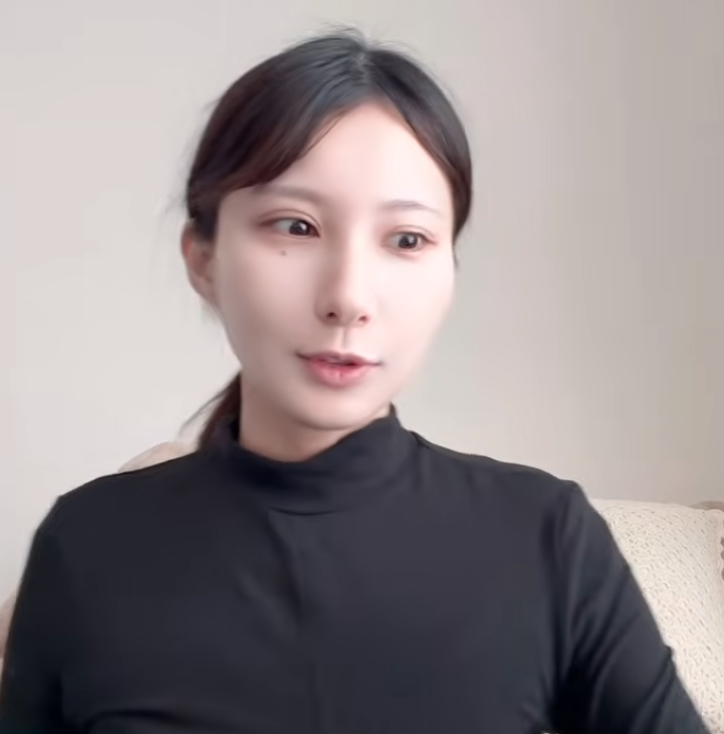 pastiche21a's tweet photo. @RambleMan51 Generally if someone pointed at a model or cosplayer then used it as a general example for a person you'd tell them to stop cherrypicking. Picrel is the very same woman her job is cosplaying. https://t.co/jqwQIZQhnu