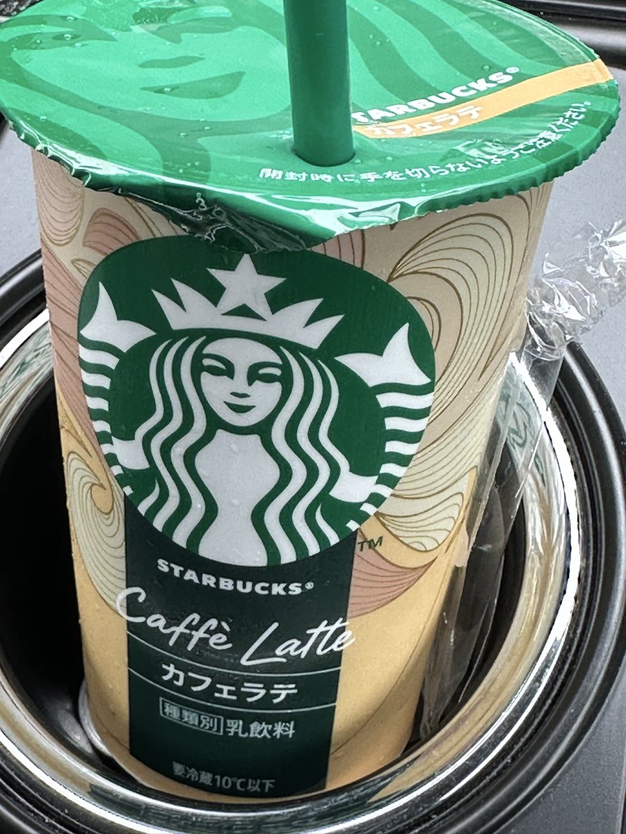 macho_JaS's tweet photo. ぐだぐだしすぎて遅くなりましたが
新宿マルイにCASETiFYに行ってきますぅ　コーヒーでも飲んでゆっくりと
#CASETiFY
#新宿マルイ
#エヴァンゲリオン
#スタバ https://t.co/CR9nypObxg