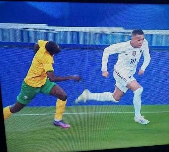 hlovo_'s tweet photo. We’re making it to the World Cup final against France so we can avenge this 🙏🏽

See you there  @KMbappe https://t.co/X7im2LVWpu