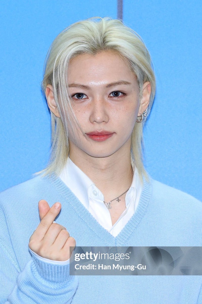 xonutb's tweet photo. felix objectively is better looking than him, please just cope omg lol. https://t.co/8k5Ys9t553